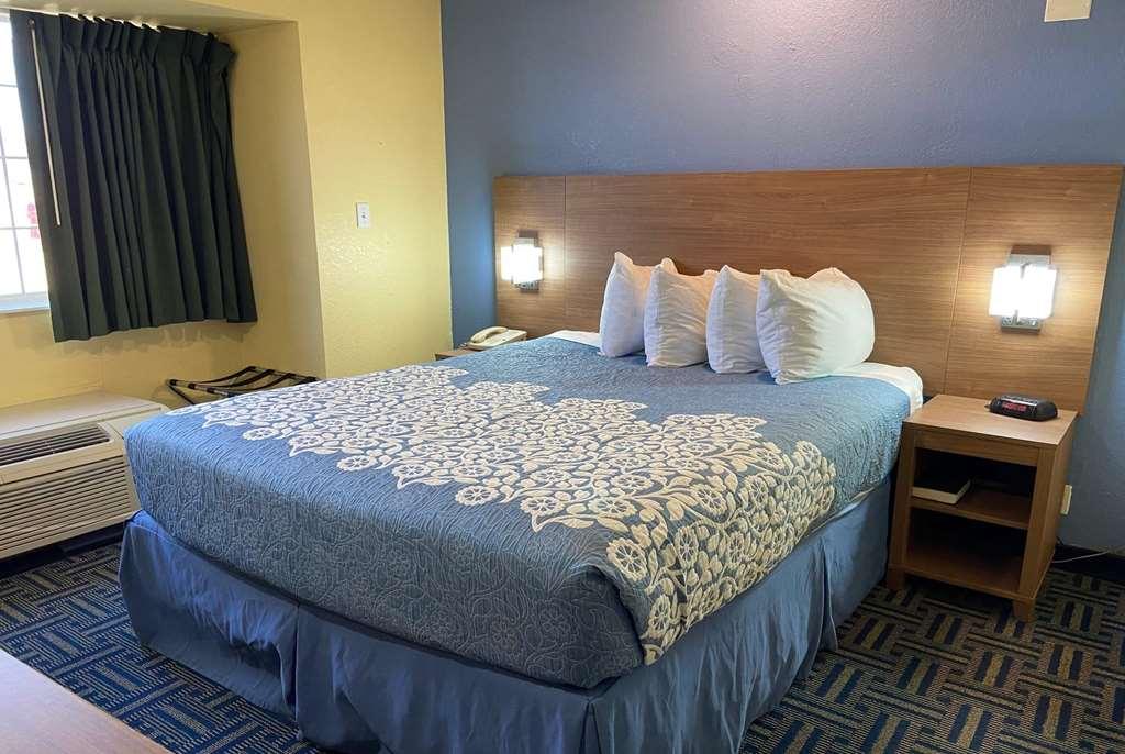 Pryor Creek Days Inn חדר תמונה